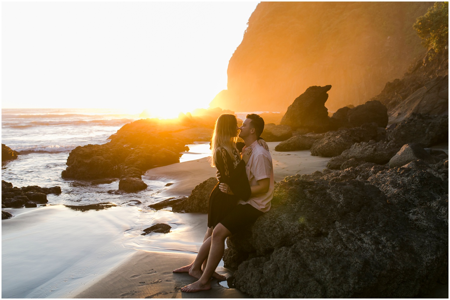 Piha-Beach-Couple-Photographer